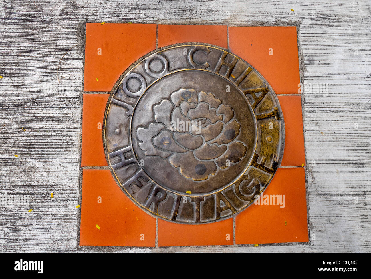 Targa in ottone per commemorare Joo Chiat area patrimonio Singapore. Foto Stock