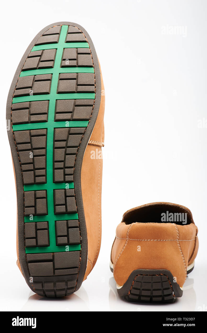 Loafer marrone scarpe e suola vista isolato Foto Stock