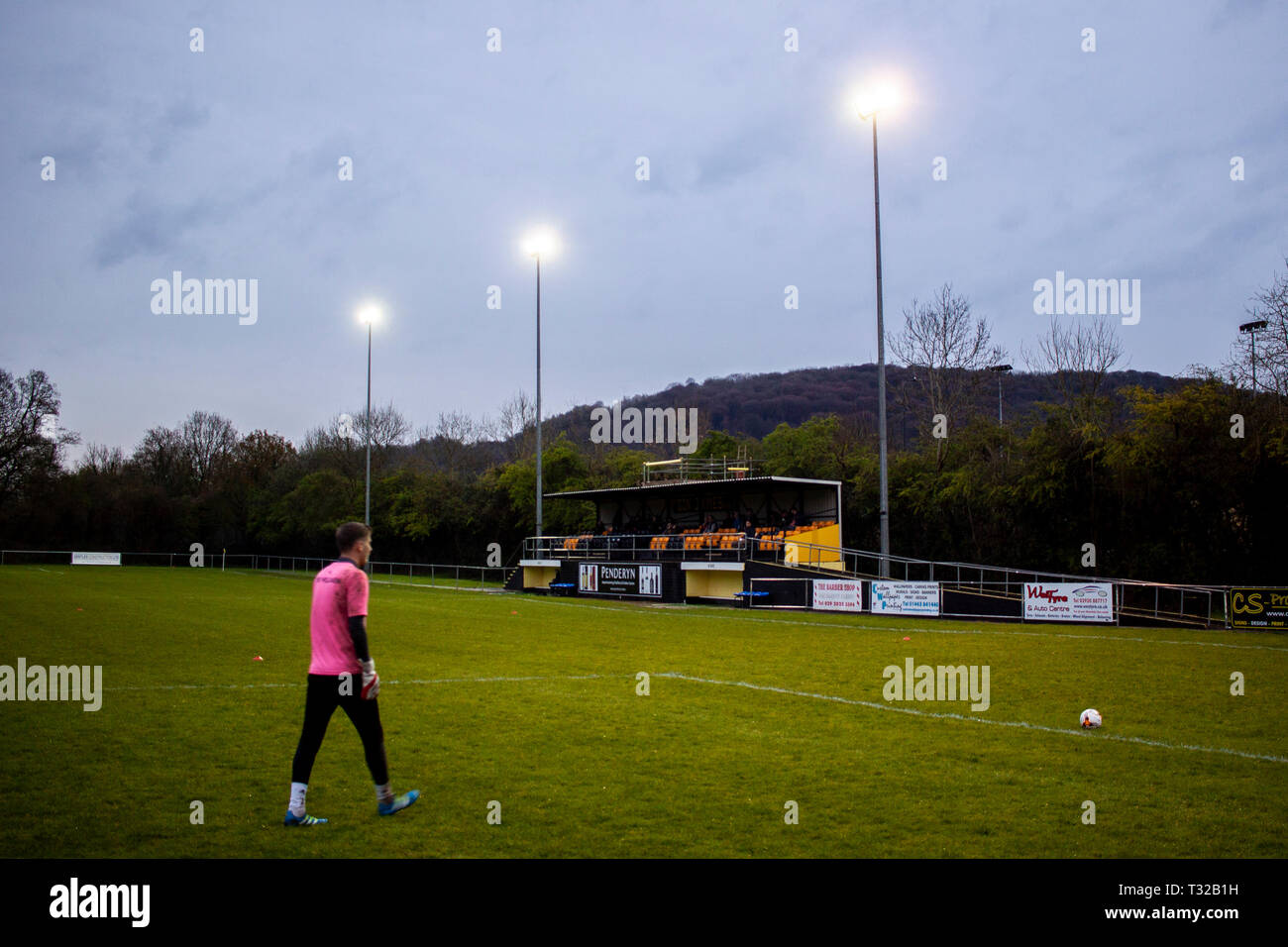 Taffs ben v Penybont in Welsh Football League Division One presso la Rhiw'r Ddar Stadium. Foto Stock Taffs ben v Penybont in Welsh Football League Division One presso la Rhiw'r Ddar Stadium. Foto Stock