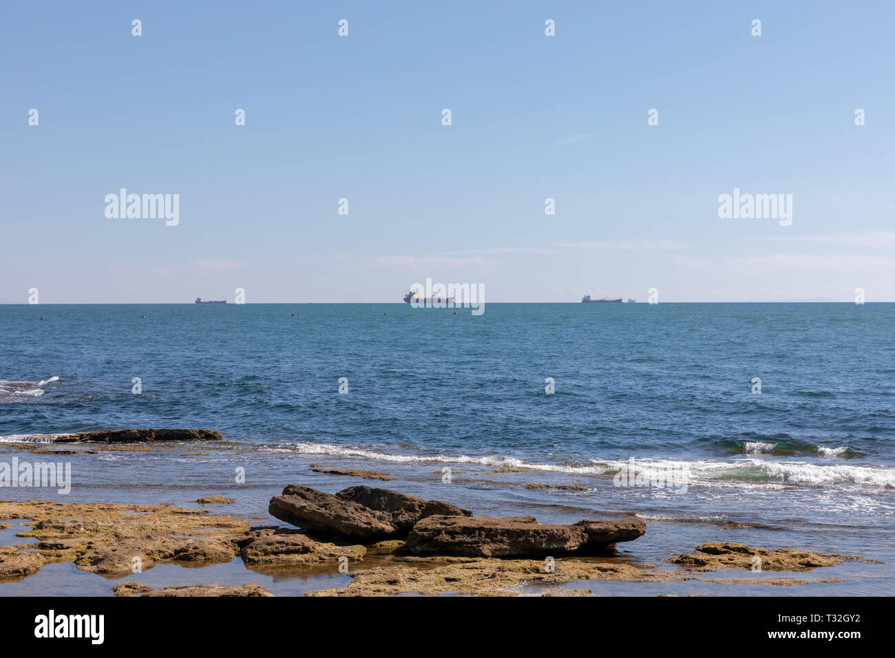 Vista panoramica del mare Ligure dalla Terrazza Mascagni (Mascagni terrazza) sulla costa occidentale della Toscana nella città di Livorno Foto Stock