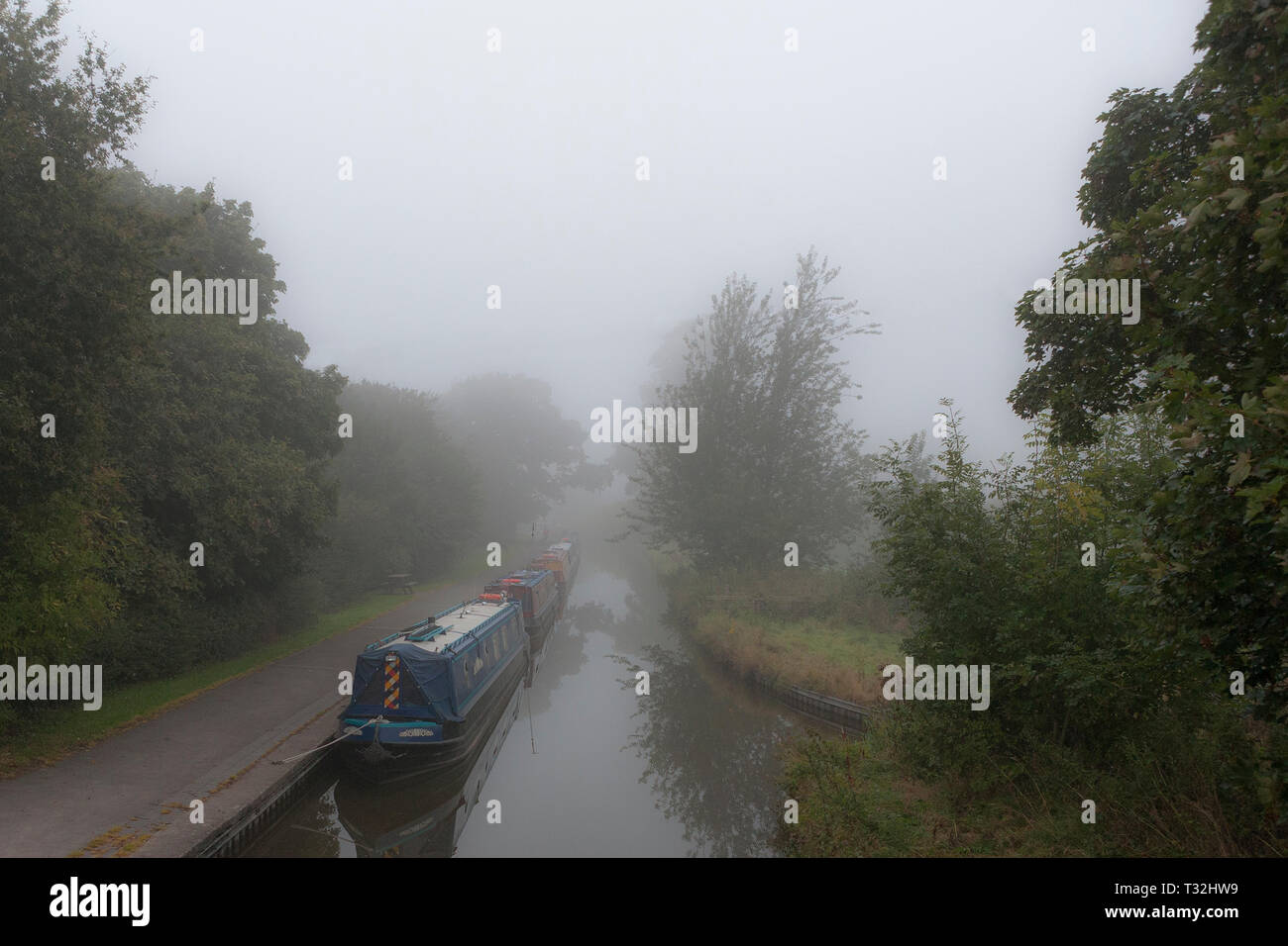 Nebbia mattutina a Ellesmere ramo Junction, Llangollen Canal, Ellesmere, Shropshire, Inghilterra Foto Stock