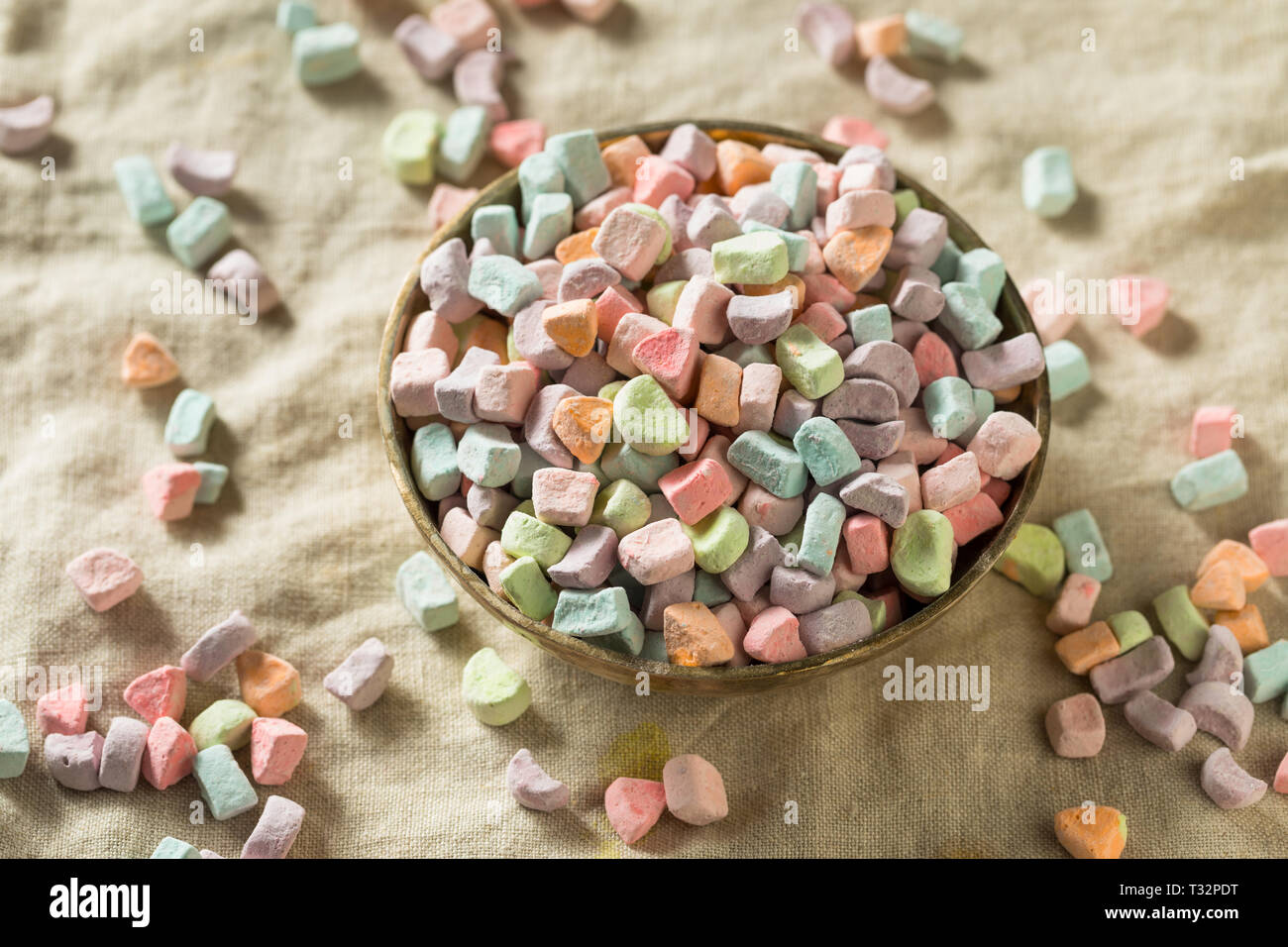 Dolce zuccherino Marshmallow cereali solo in una ciotola Foto Stock