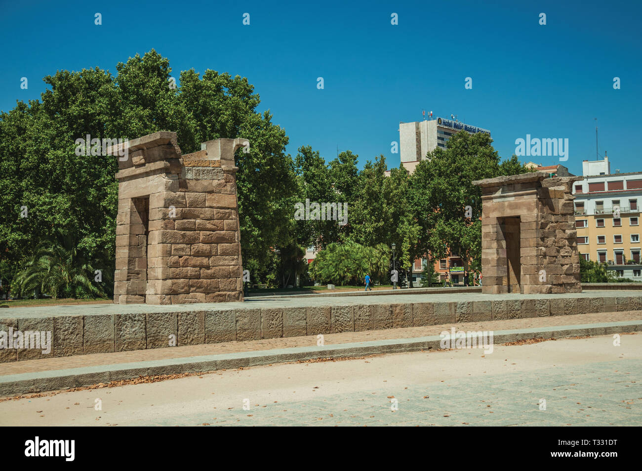 Il tempio di Debod è originaria dell antico Egitto e ora è su un giardino in Madrid. Capitale della Spagna con vibrante e intensa vita culturale. Foto Stock