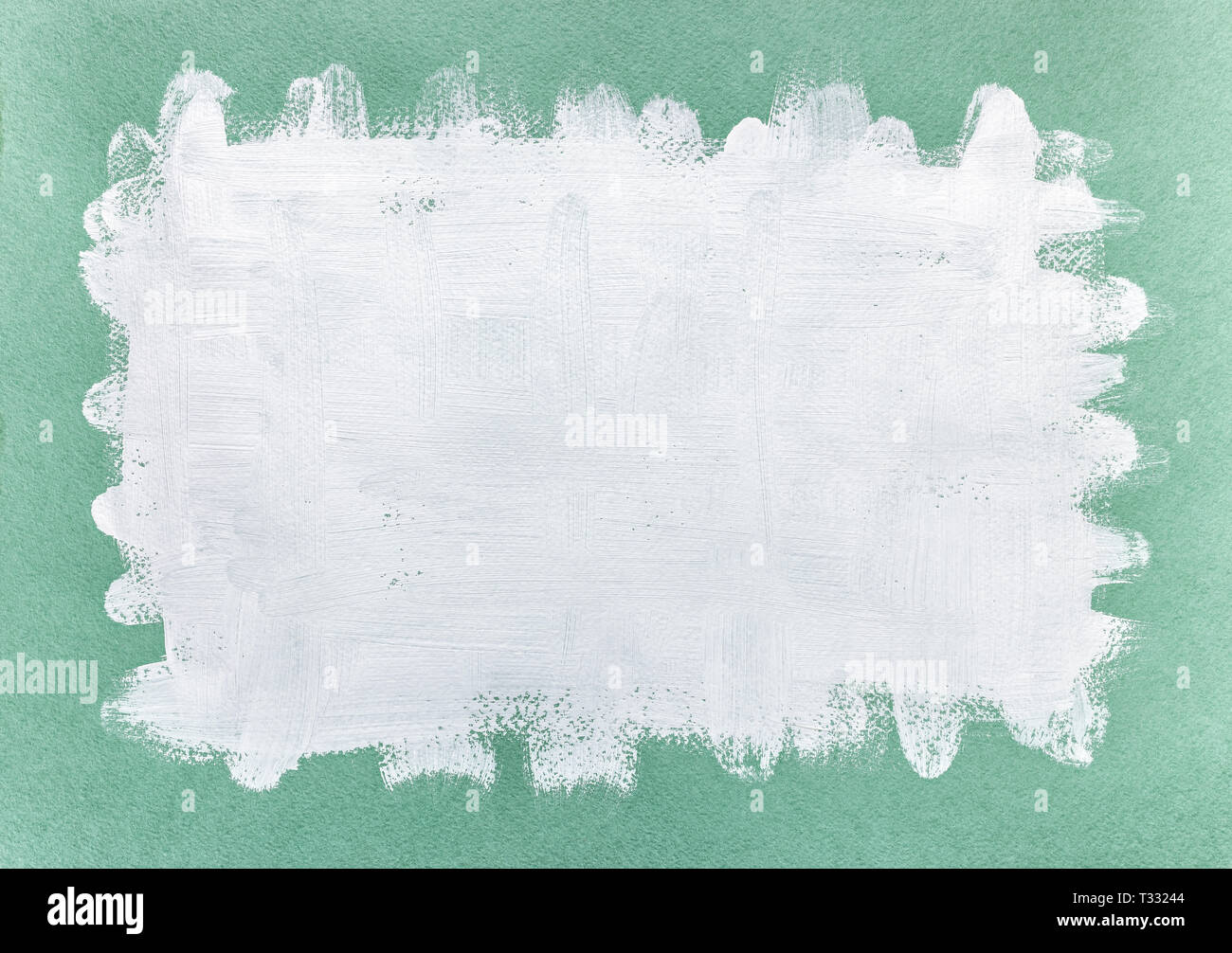 Astratta disegnata a mano di colore bianco vernice acrilica su carta verde. spazzolato texture bianche Foto Stock