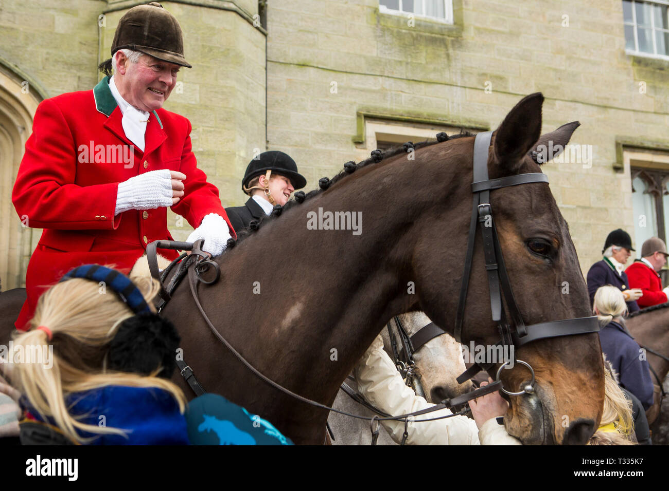 Il vecchio Burstow Surrey e West Kent Hunt si riuniranno presso Chiddingstone Castle per la boxe tradizionale giorno incontrano nel Kent, Regno Unito Foto Stock