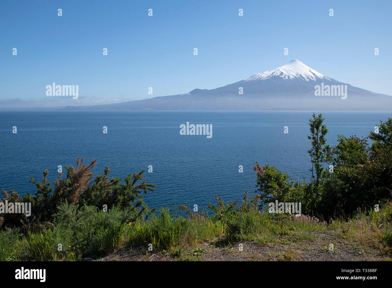 Vista Osmo vulcano sul lago Llanquihue Cile Foto Stock