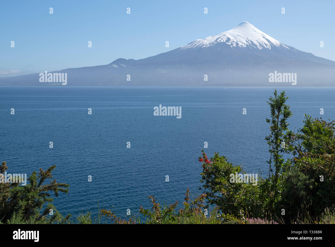 Vista Osmo vulcano sul lago Llanquihue Cile Foto Stock