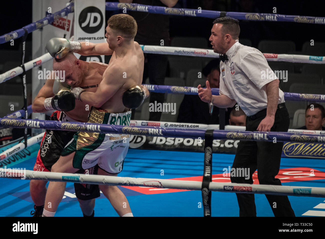 Jason Quigley vs Mathias Eklund. Quigley vince il Middleweight lotta 2. round TKO alla casella di rame Arena. Foto Stock