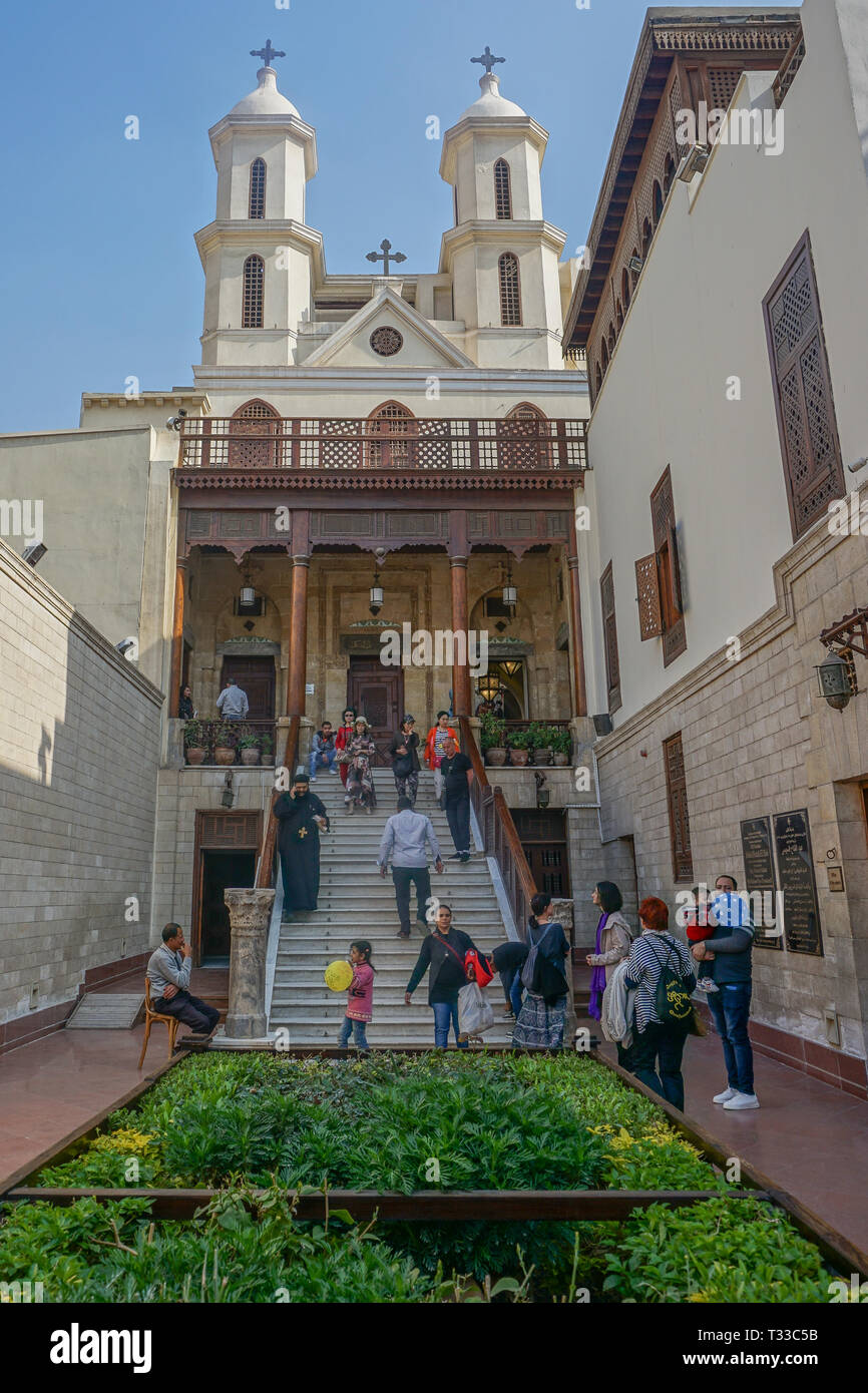 Il Cairo, Egitto: Santa Vergine Maria la Chiesa Copta Ortodossa, aka la chiesa pensile, è una delle chiese più antiche di Egitto, risalente al III secolo d. Foto Stock