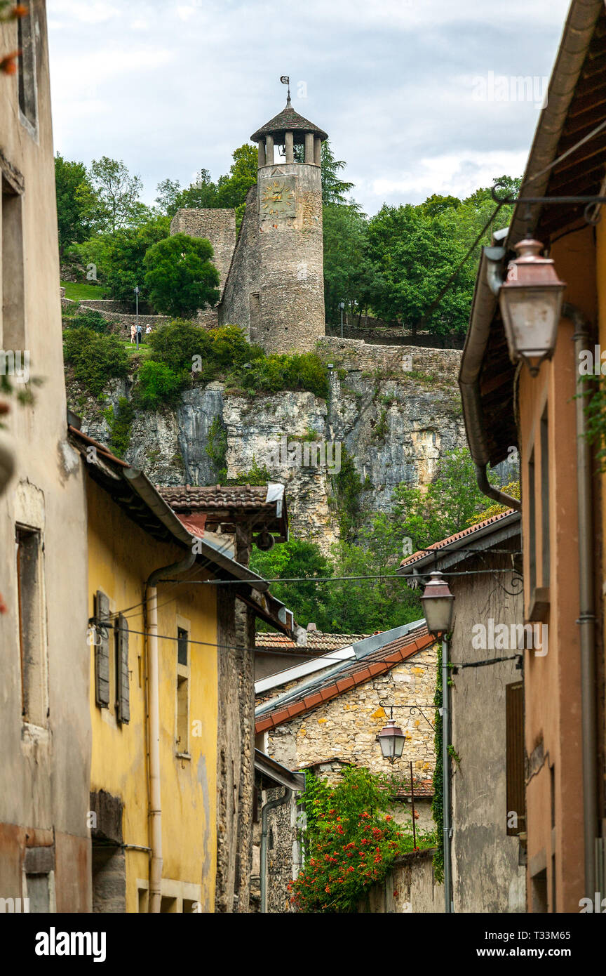 Crèmieu, borgo medievale francese. Crémieu, regione Auvergne-Rhône-Alpes, isère département, Francia, Europa Foto Stock