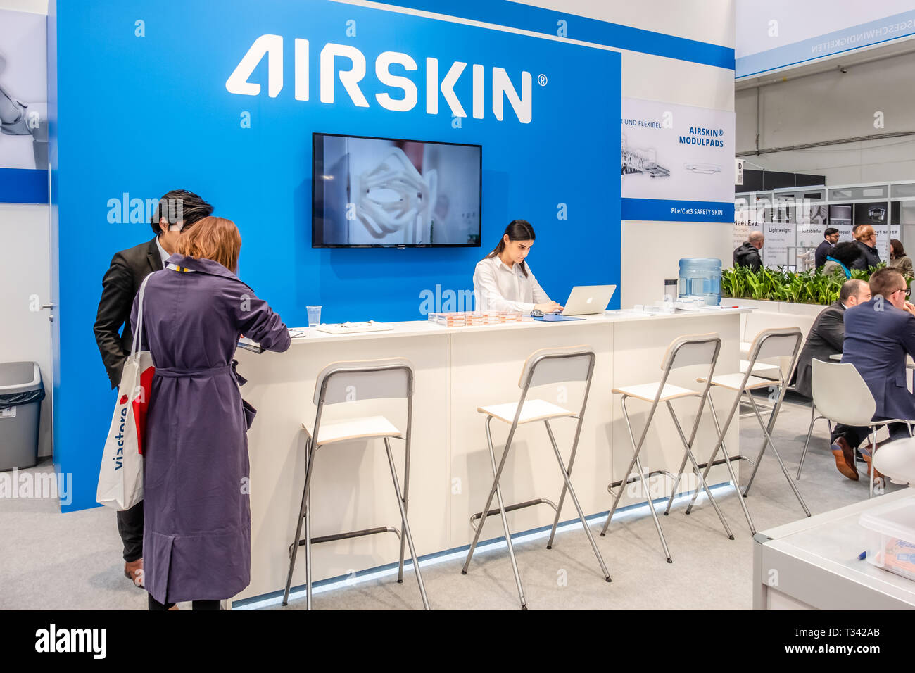 HANNOVER / Germania - 02 Aprile 2019 : Airskin è la visualizzazione di nuove innovazioni alla Fiera di Hannover. Foto Stock