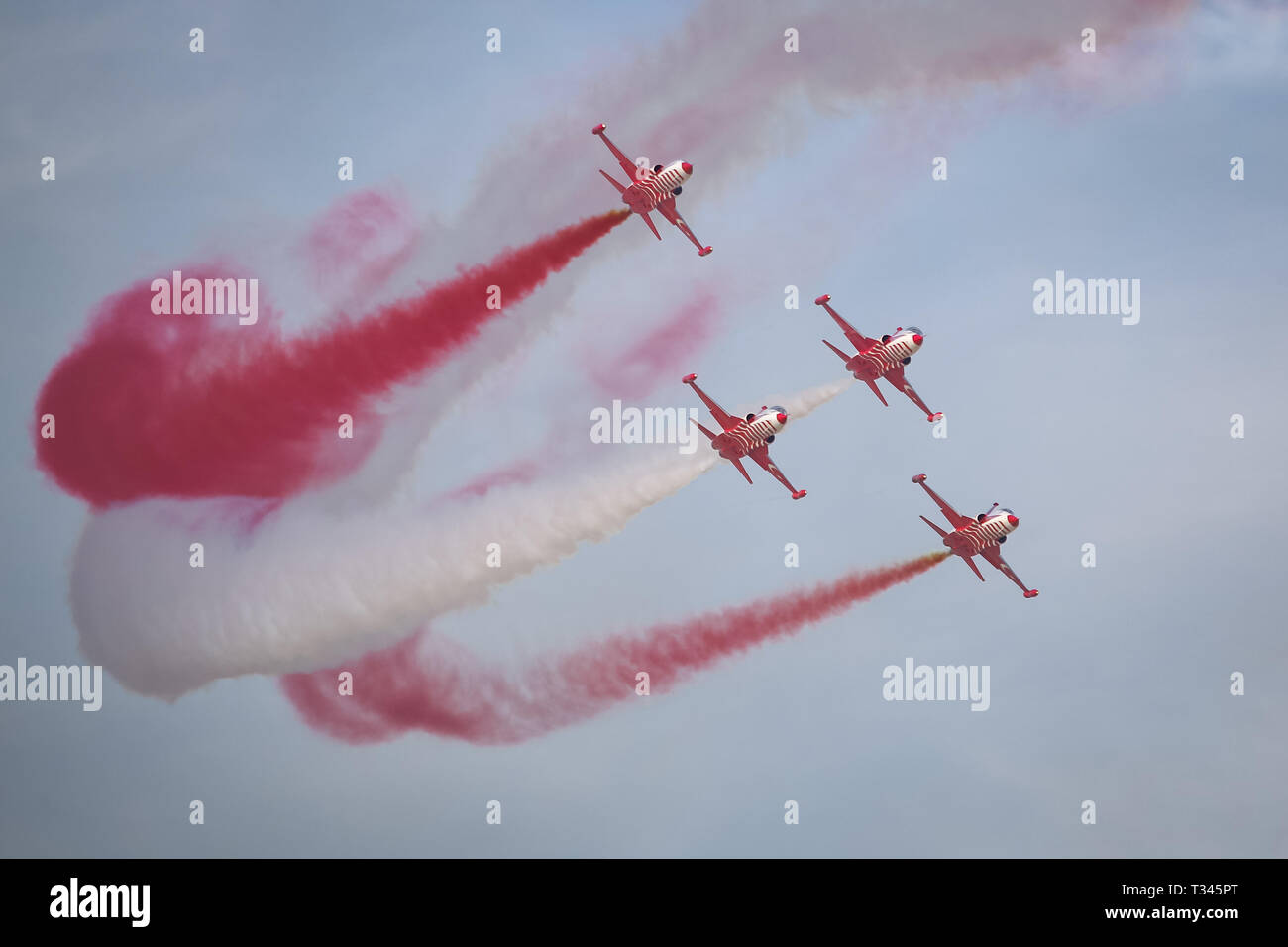 ISTANBUL, Turchia - 23 settembre 2018: Turco stelle Air Show acrobatico in Teknofest Istanbul Aeronautica, Spazio e tecnologia Festival Foto Stock