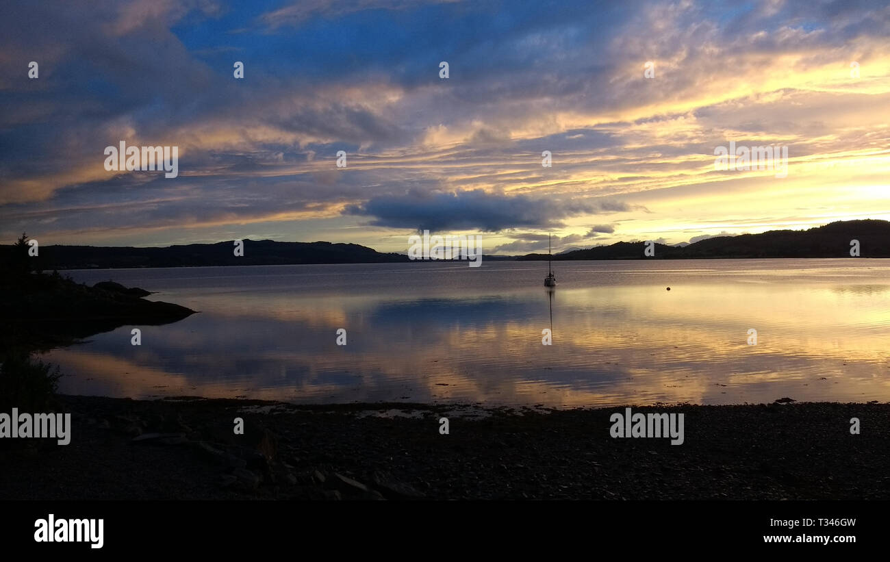 Tramonto in Scozia sul Loch Creran in Argyll and Bute in ottobre 2017 Foto Stock