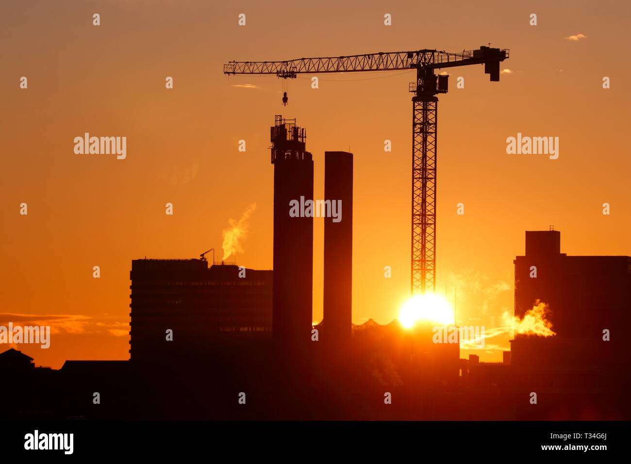 Costruzione di Wellington Place a Leeds all'alba Foto Stock