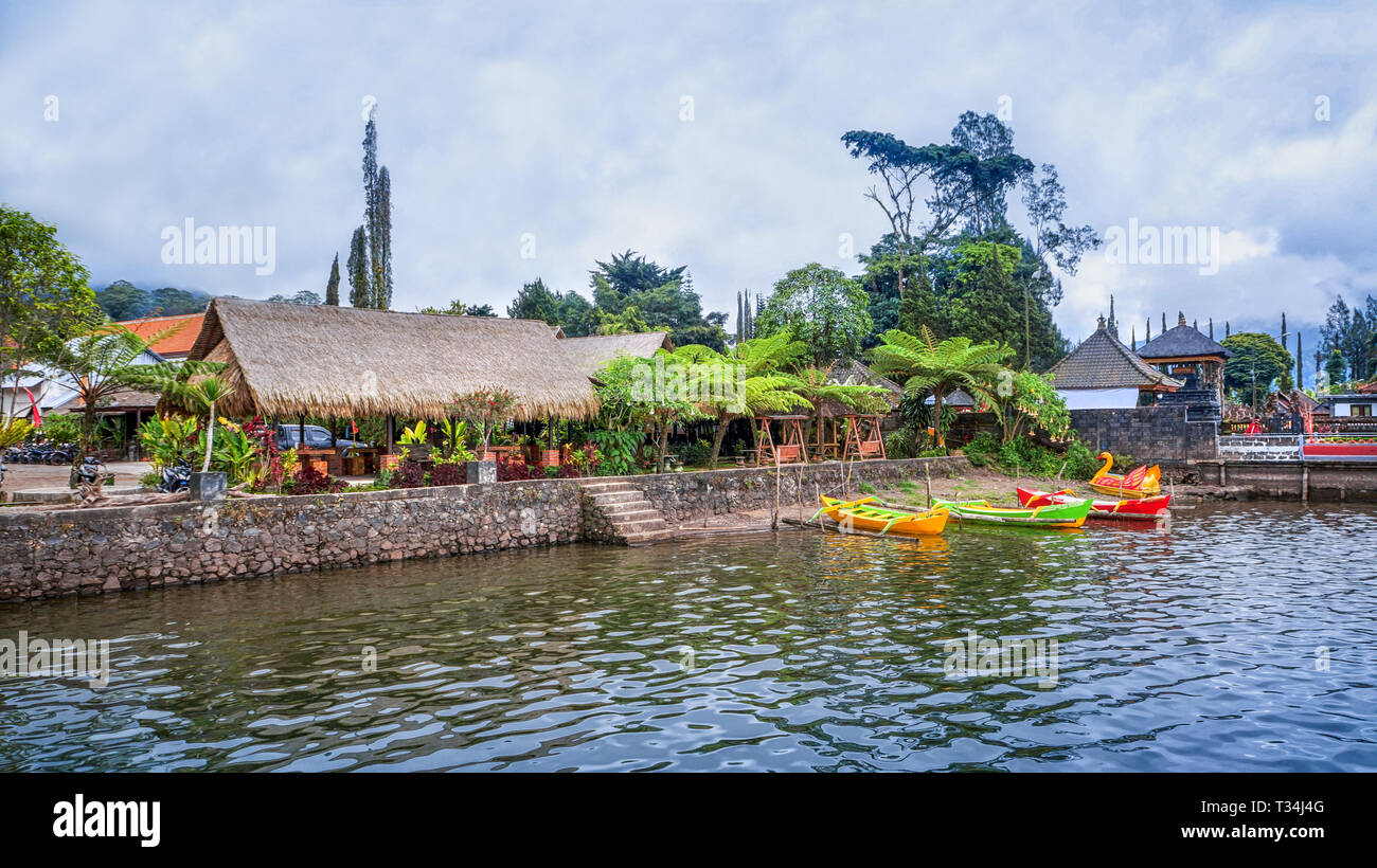 Ulun Danu tempio complesso, lago Bratan, Bali, Indonesia Foto Stock