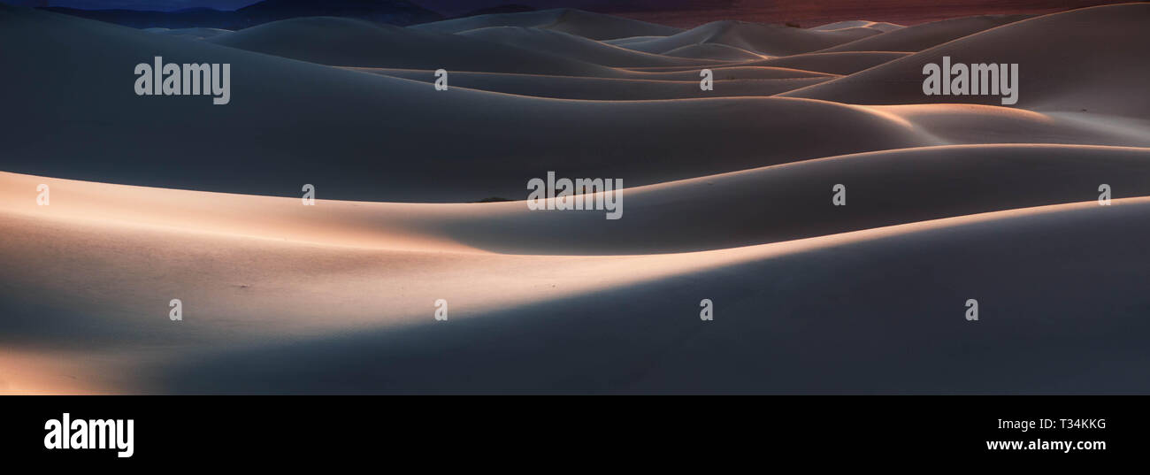 Close-up di dune di sabbia di sunrise, mesquite flat dune di sabbia, Death Valley, California, Stati Uniti Foto Stock