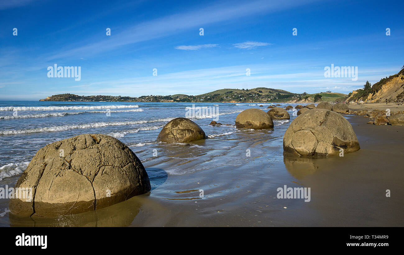 Moeraki Boulders sulla spiaggia Koekohe, Regione di Otago, Isola del Sud, Nuova Zelanda Foto Stock