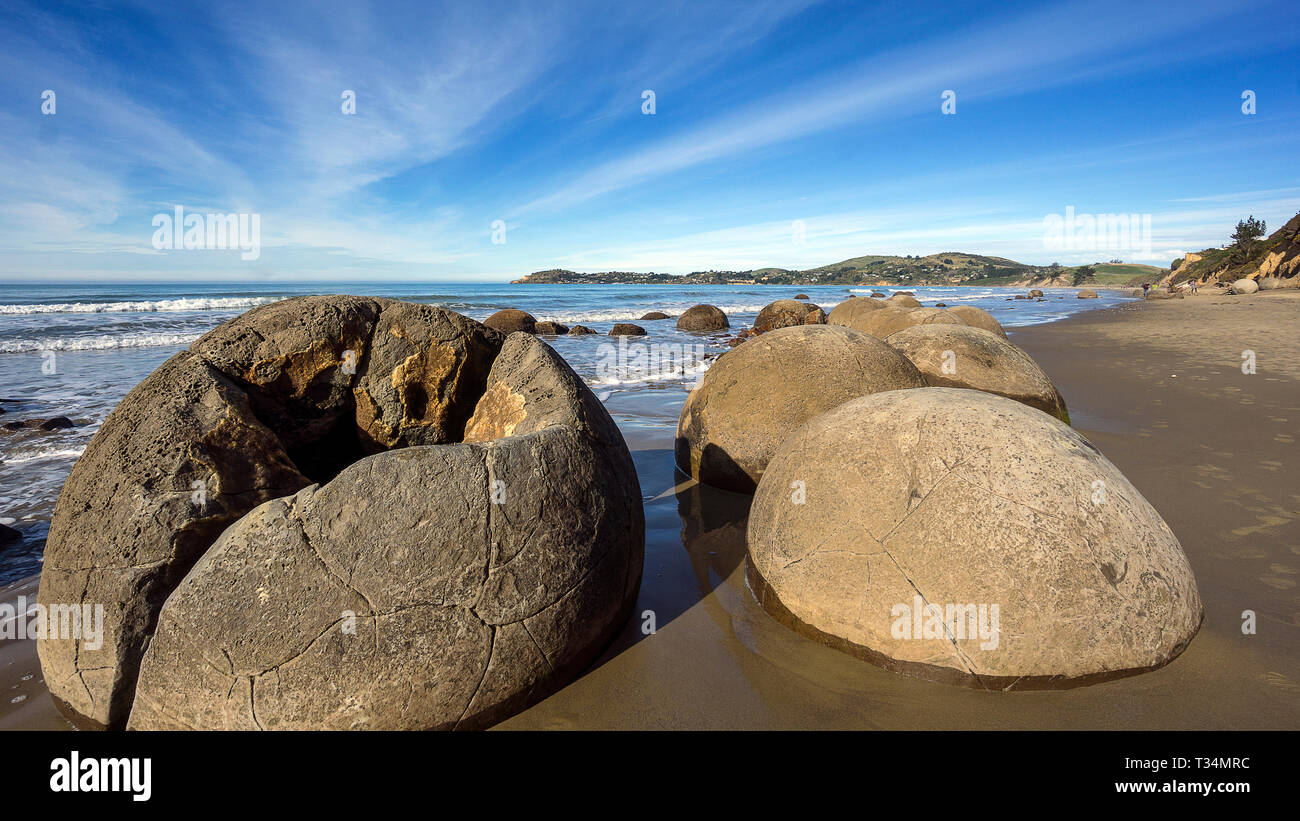 Moeraki Boulders sulla spiaggia Koekohe, Regione di Otago, Isola del Sud, Nuova Zelanda Foto Stock