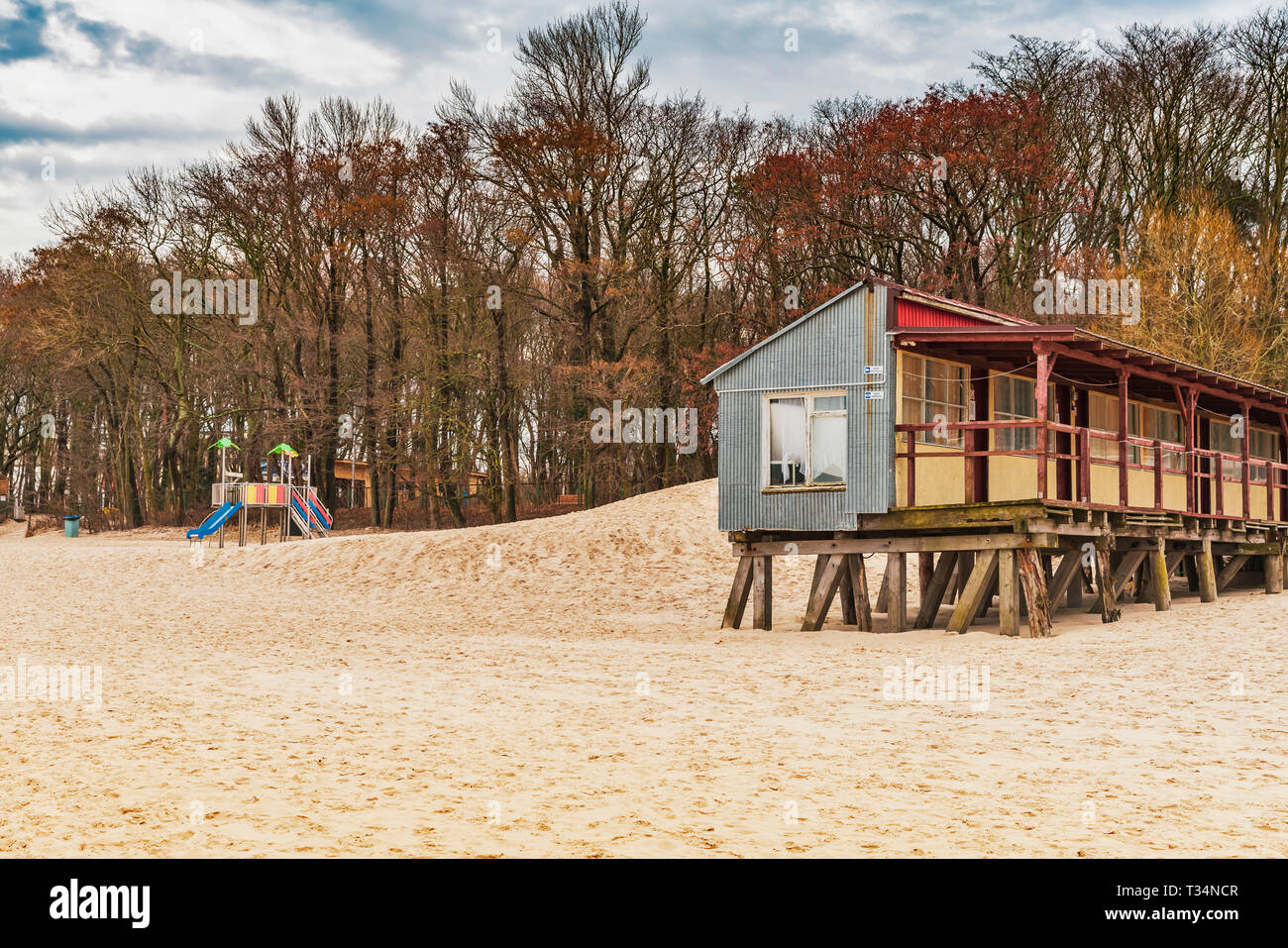 I resti dell'ex bagno di famiglia si trovano sulla spiaggia del Mar Baltico, Kolobrzeg, West Pomerania, Polonia, Europa Foto Stock