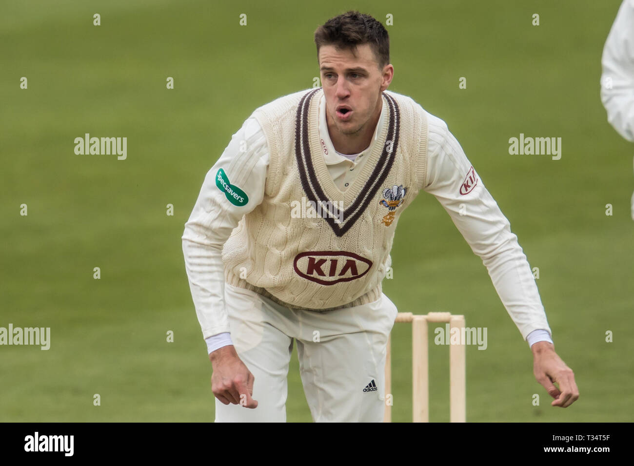 Londra, Regno Unito. 6 apr, 2019. Morne Morkel bowling come Surrey prendere su Durham MCCU alla Kia ovale sul giorno tre del 3 giorno corrispondono. Credito: David Rowe/Alamy Live News Foto Stock