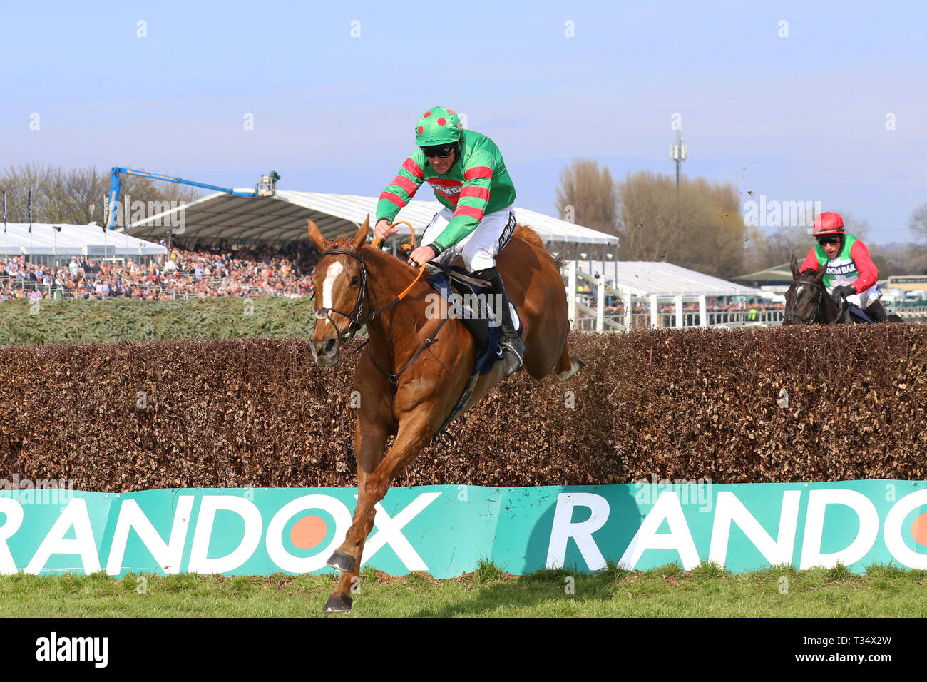 L'ippodromo di Aintree Liverpool, 06 Apr 2019. 15.00 Doom Bar Maghull novizi' Chase (grado 1) (classe 1) (5YO plus) No.6 ORNUA. Jockey D N Russell. Credito: MediaWorldImages/Alamy Live News Foto Stock