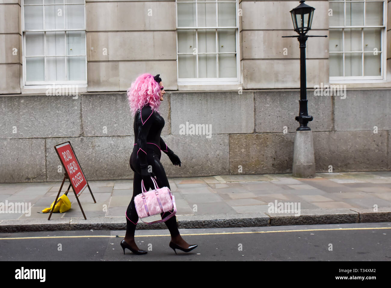 City of London, Londra, Regno Unito. 6 apr, 2019. Cosplayers prendere parte alla London Games Festival parata di caratteri da Guildhall alla Cattedrale di St Paul. Credito: Matteo Chattle/Alamy Live News Foto Stock