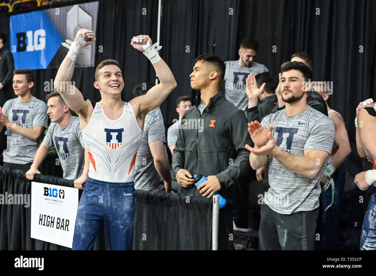 Iowa City, Iowa, USA. 5 apr, 2019. MICHAEL FLETCHER presso la University of Illinois celebra durante il team finale e tutto attorno alla gara tenutasi a Carver-Hawkeye Arena a Iowa City, Iowa. Credito: Amy Sanderson/ZUMA filo/Alamy Live News Foto Stock