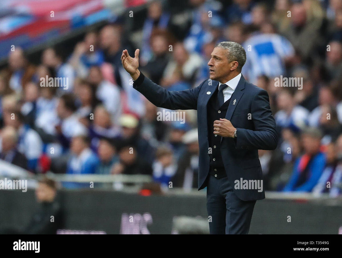 Wembley, Londra, Regno Unito. 06 apr, 2019. Chris Hughton, manager del Brighton & Hove Albion durante la Emirates FA Cup Semi Final match tra Manchester City e Brighton & Hove Albion allo Stadio di Wembley su 6 aprile 2019 a Londra, Inghilterra. Credito: Immagini di PHC/Alamy Live News Foto Stock