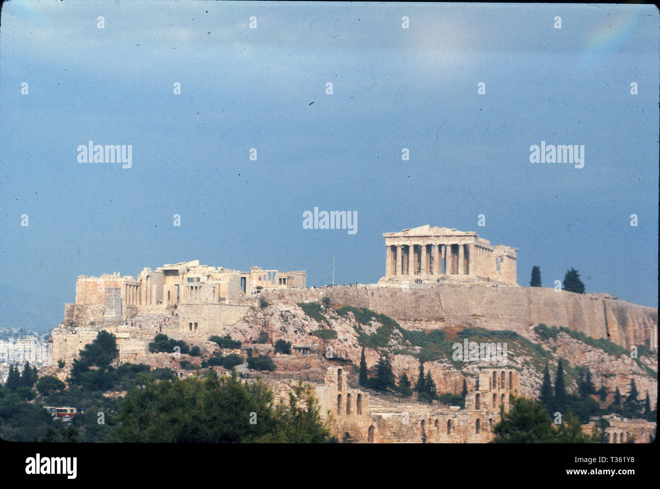 Vintage Foto di viaggio dell'Acropoli si affaccia su Atene Grecia, prese nel mese di ottobre 1973. Foto Stock