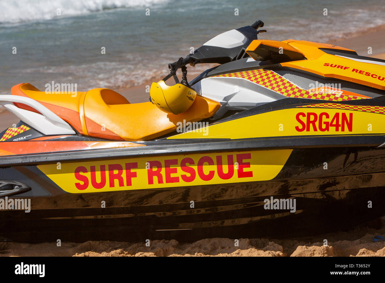 Surf australiani di imbarcazioni di salvataggio jet ski su Palm Beach a Sydney, Australia Foto Stock