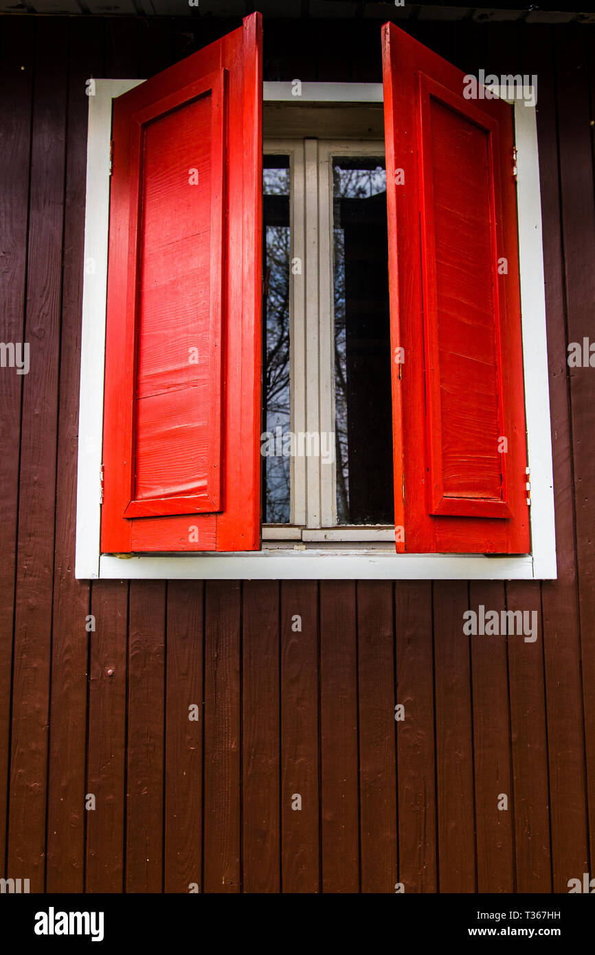 Fenster im Skandinavischen Stil; finestra in stile skandinavia Foto Stock
