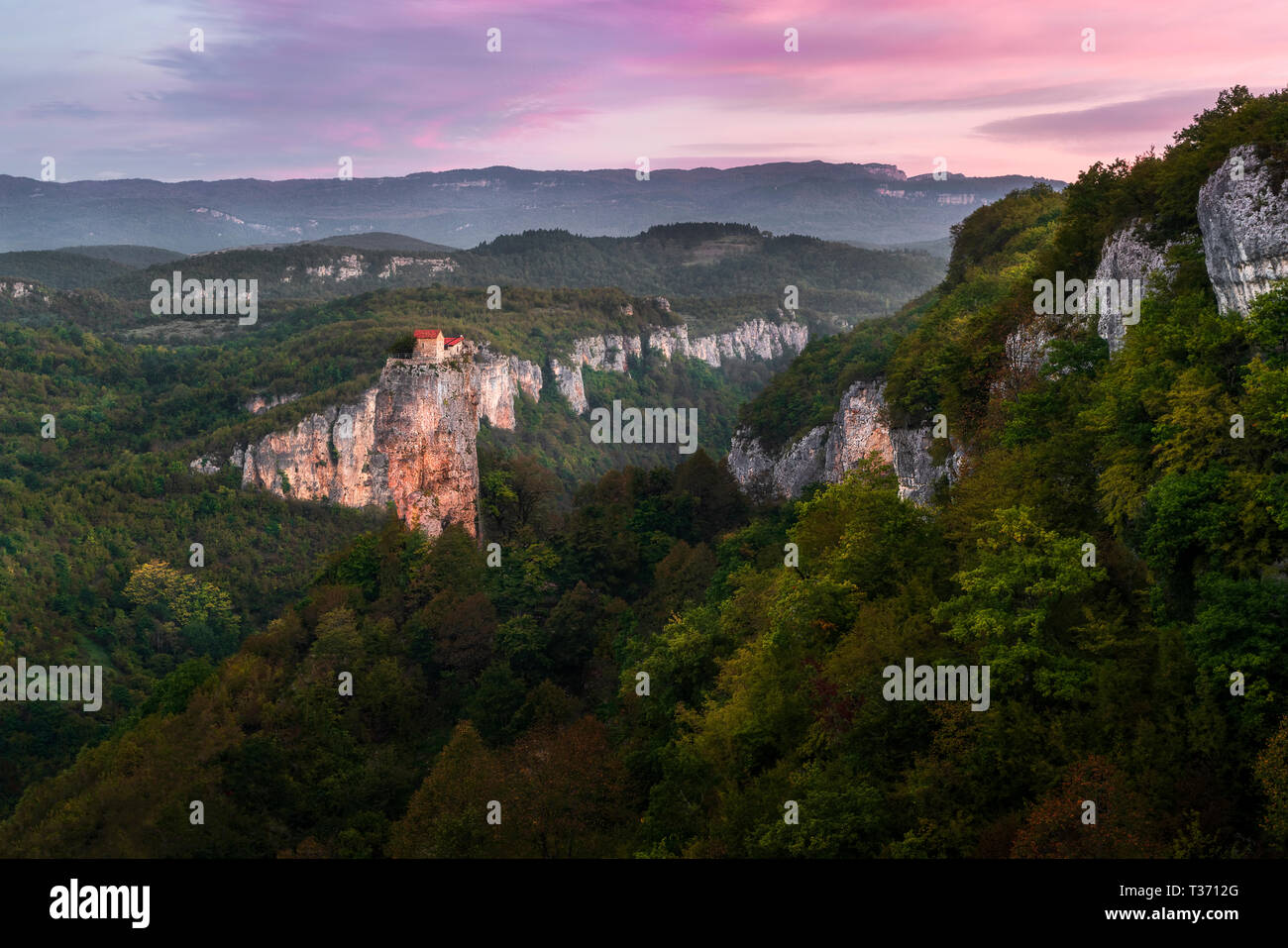 Katskhi pilastro nel paesaggio di Imereti Georgia Foto Stock