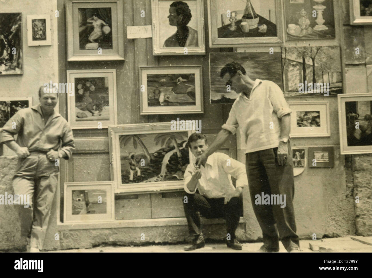 Giovani Pittori a Via Margutta Arte Fiera, Roma, Italia degli anni cinquanta Foto Stock