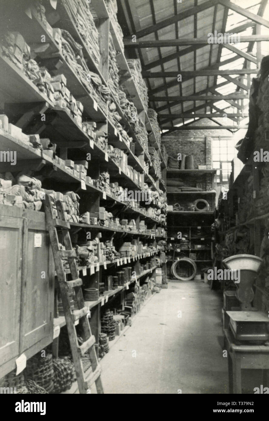 Deposito di fabbrica al forno Filippi, Castelnuovo Magra, Italia degli anni cinquanta Foto Stock