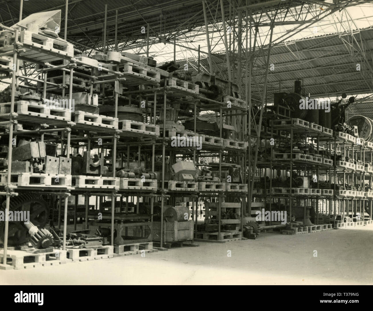 Deposito di fabbrica al forno Filippi, Castelnuovo Magra, Italia degli anni cinquanta Foto Stock