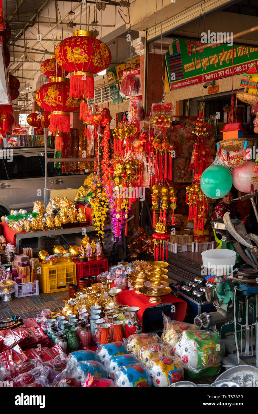 Cambogia, Kampong () Kompong Cham, centro città, nuovo anno cinese, Festival di Primavera di decorazioni in vendita Foto Stock