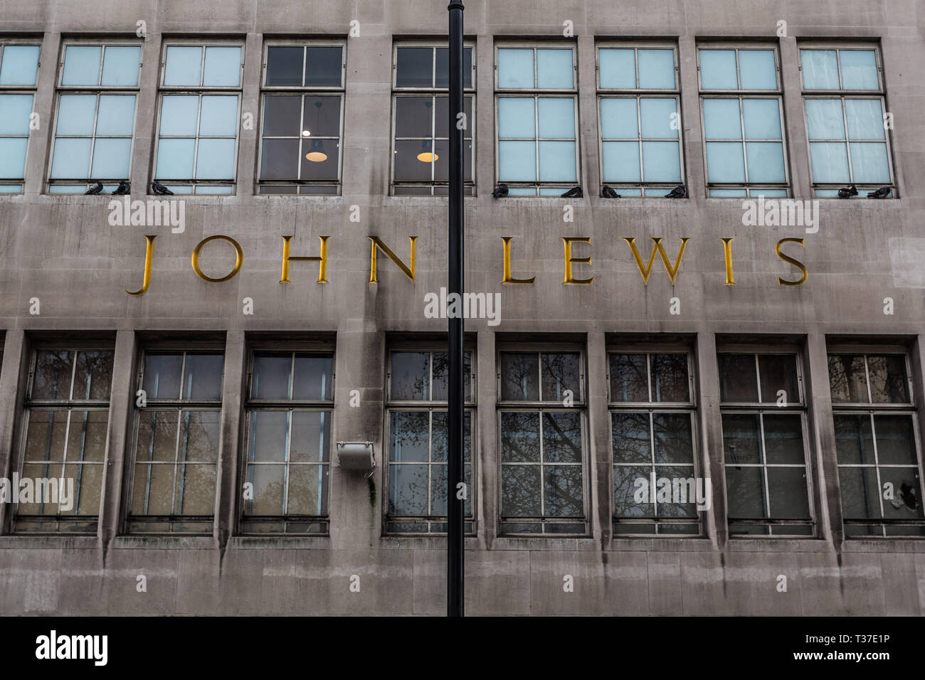 John Lewis Partnership tagli bonus personale al livello più basso in 66 anni, citando alla base del crollo dei profitti. Dotato di: atmosfera, vista in cui: Londra, Regno Unito quando: 07 Mar 2019 Credit: Wheatley/WENN Foto Stock