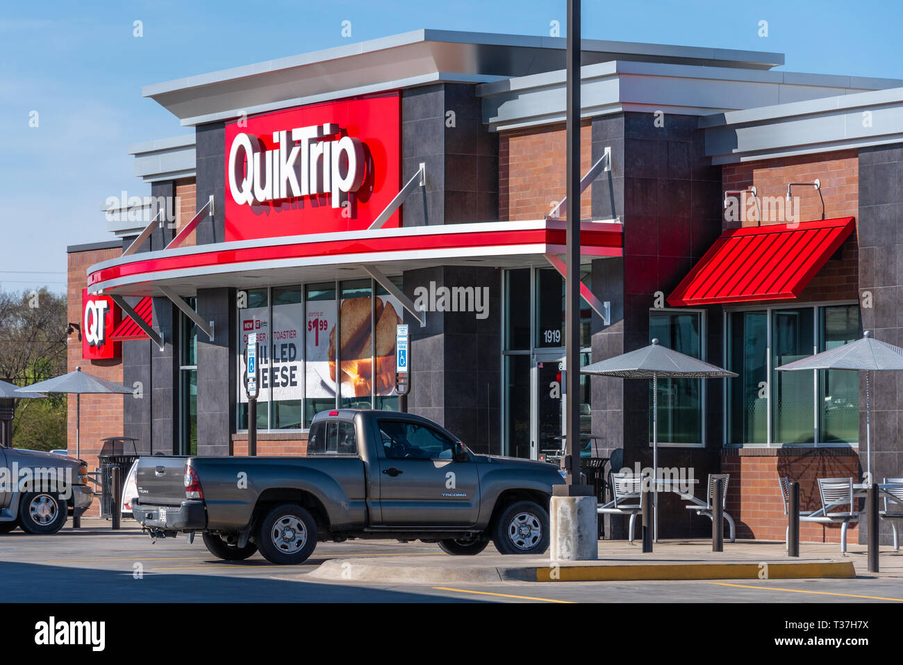 QuikTrip, comunemente noto come QT, in Muskogee, Oklahoma. (USA) Foto Stock