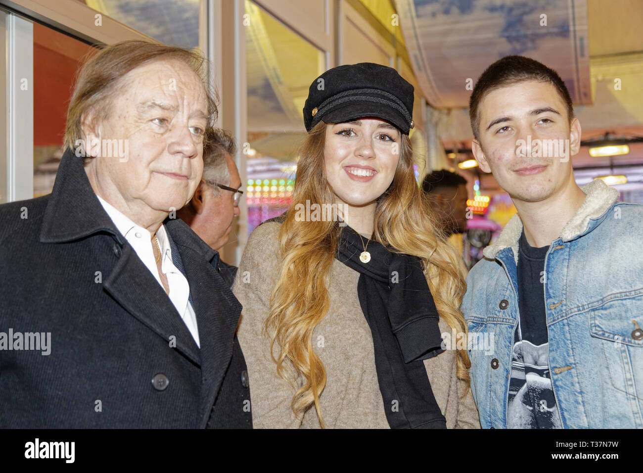 Parigi, Francia, 5 Aprile 2019.Daniel Auclair, Alexandra Auclair e Guillaume Auclair (R) partecipare alla cerimonia di inaugurazione della fiera di Trone fino 2019 presso la legge Foto Stock