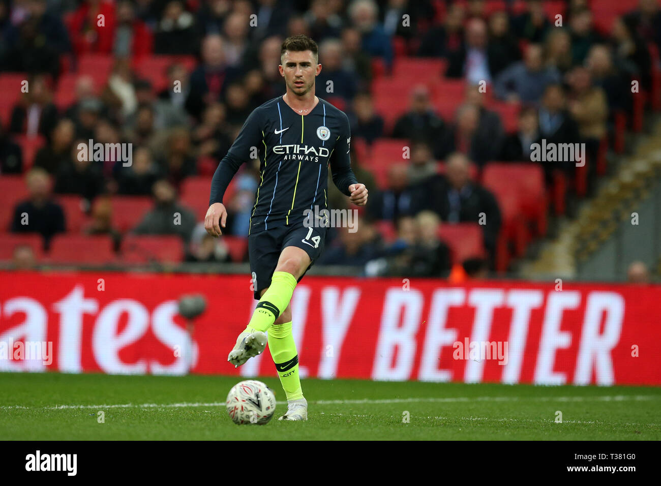 Londra, Regno Unito. 06 apr, 2019. Aymeric Laporte del Manchester City in azione.La Emirates FA Cup, semi-finale corrispondono, Manchester City v Brighton & Hove Albion allo Stadio di Wembley a Londra il sabato 6 aprile 2019. Questa immagine può essere utilizzata solo per scopi editoriali. Solo uso editoriale, è richiesta una licenza per uso commerciale. Nessun uso in scommesse, giochi o un singolo giocatore/club/league pubblicazioni . Credito: Andrew Orchard fotografia sportiva/Alamy Live News Foto Stock
