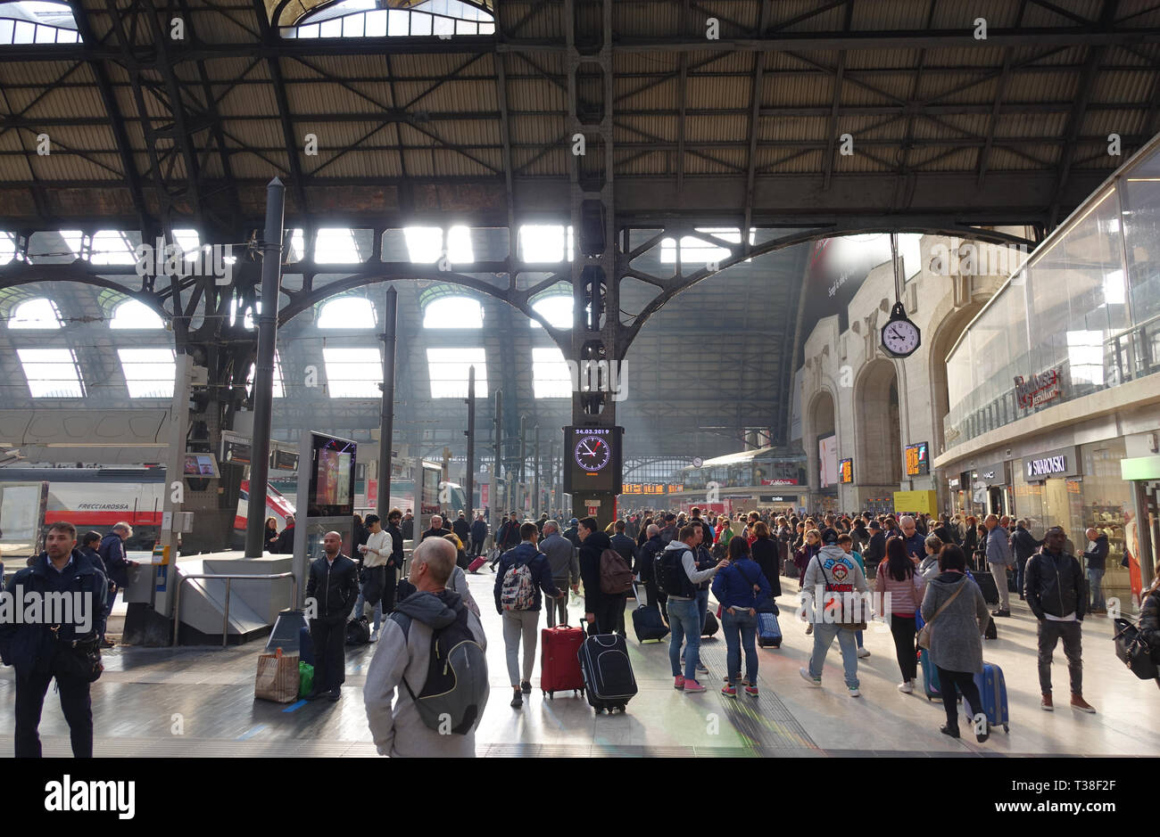 La Stazione Centrale di Milano all'interno Foto Stock