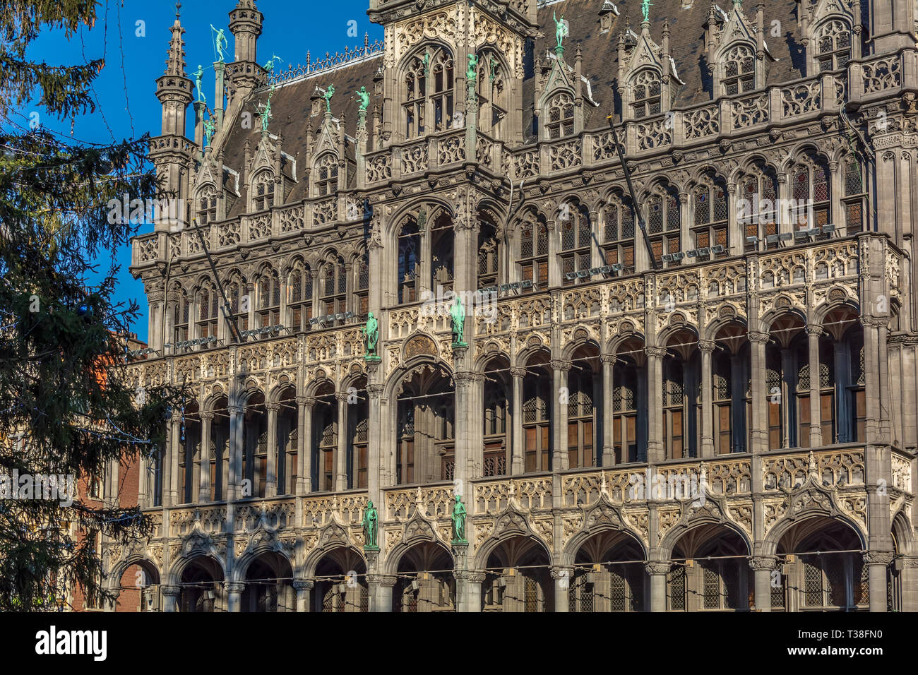 Sorprendente Revival gotico facciata del Museo della città di Bruxelles. Foto Stock