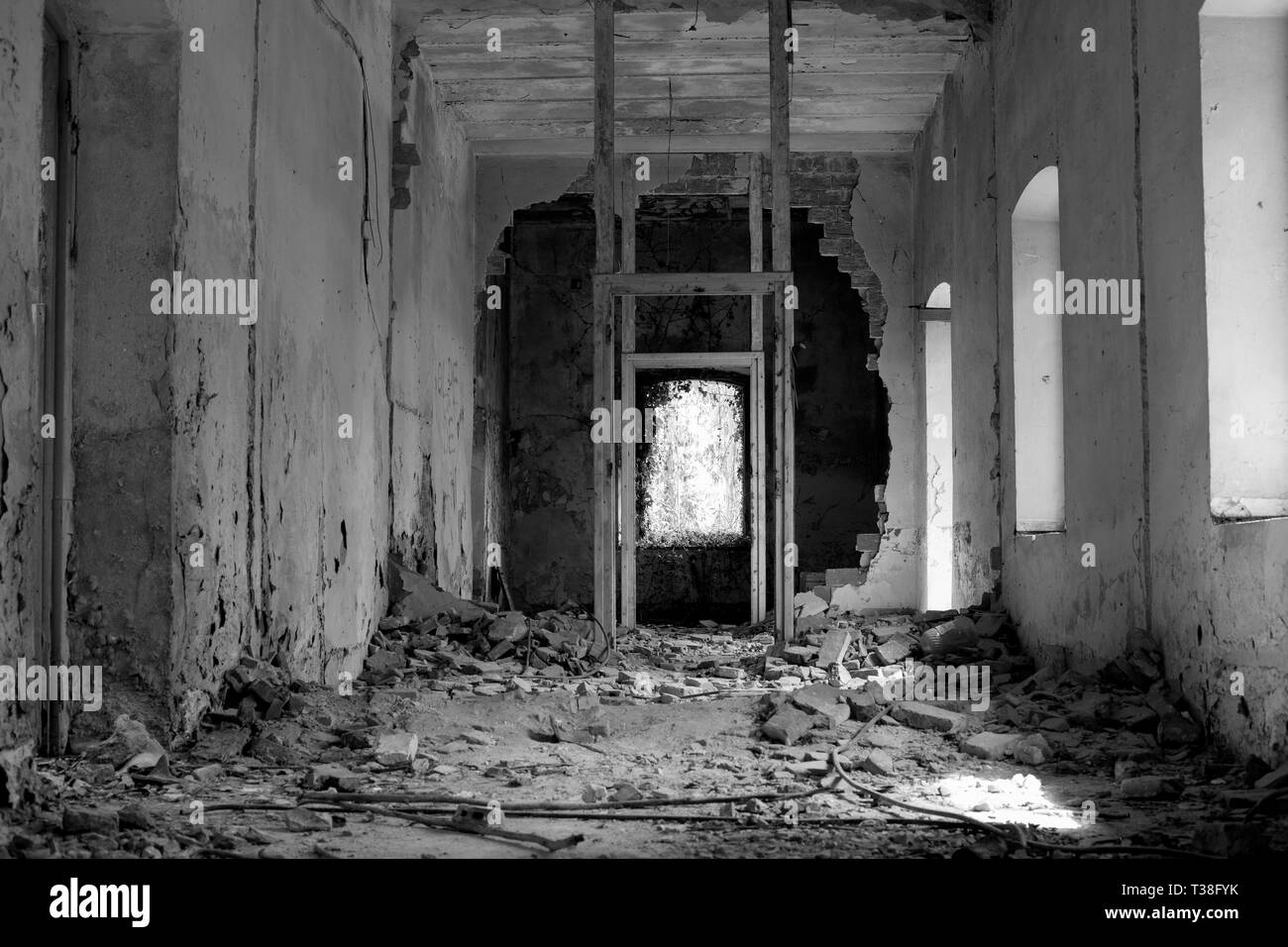 All'interno di un abbandonato casa vecchia Foto Stock