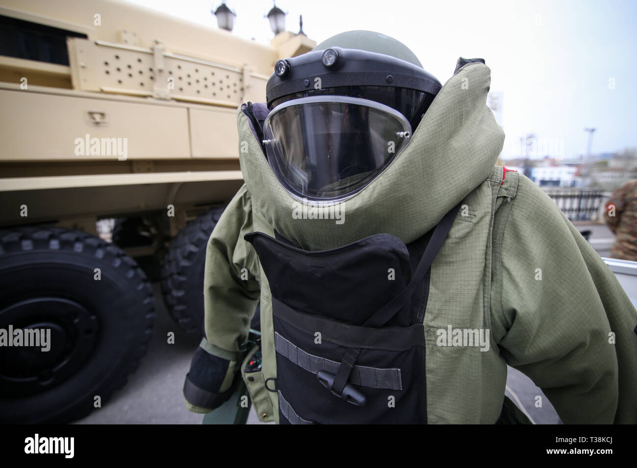 Dettagli di un EOD (l'eliminazione degli ordigni esplosivi) militari costume protettivo Foto Stock