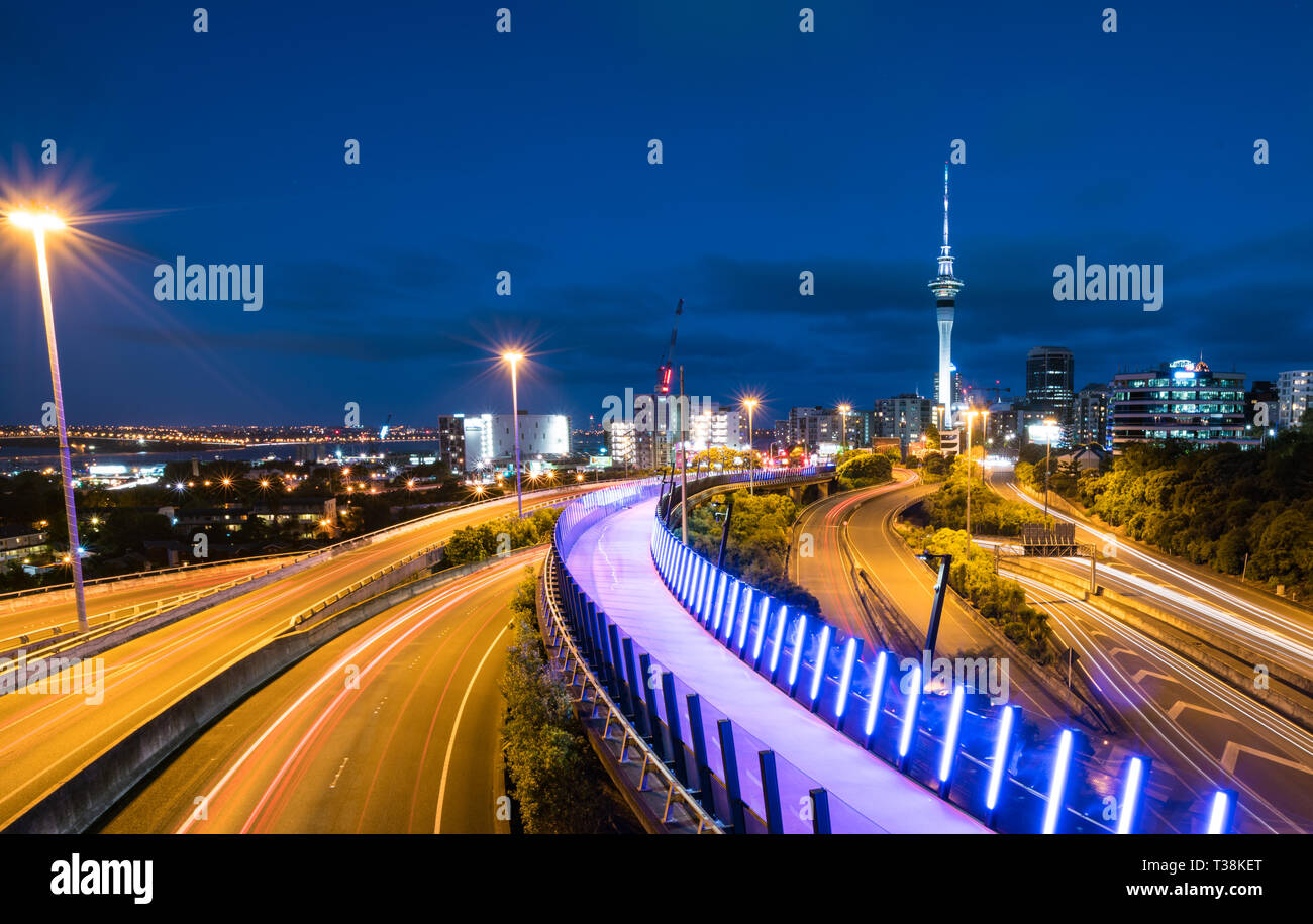 Vista notturna di Auckland in Nuova Zelanda Foto Stock