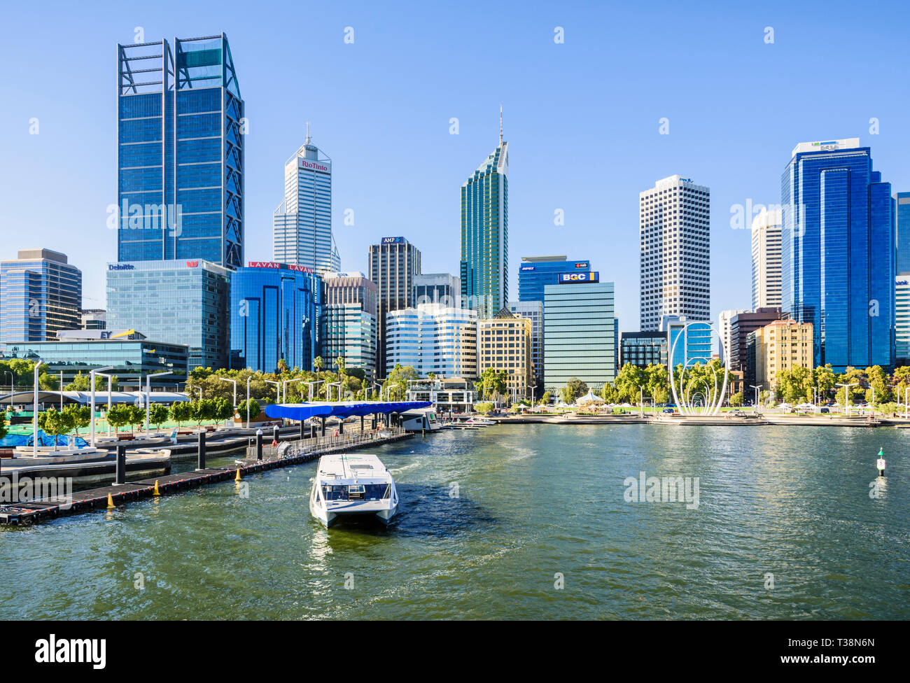 Perth cityscape compresi Elizabeth Quay e grattacieli del CBD di Perth, Perth, Australia occidentale, Australia Foto Stock
