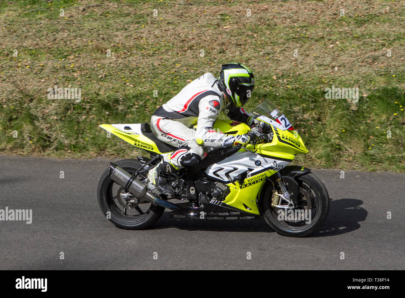 Chorley, Lancashire, Regno Unito. Aprile, 2019. Hoghton Tower xliii motociclo Sprint evento. Rider Foto Stock