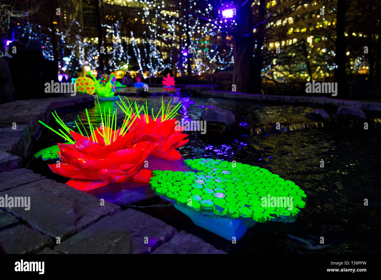 "Isole Galleggianti' da Murude Mehmet a Canary Wharf Winter Festival luci 2019, London, Regno Unito Foto Stock