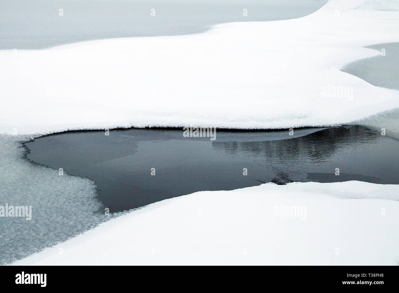 Neve e acqua congelata abstract sfondo intorno al ghiacciaio Solheimajokull, Islanda Foto Stock
