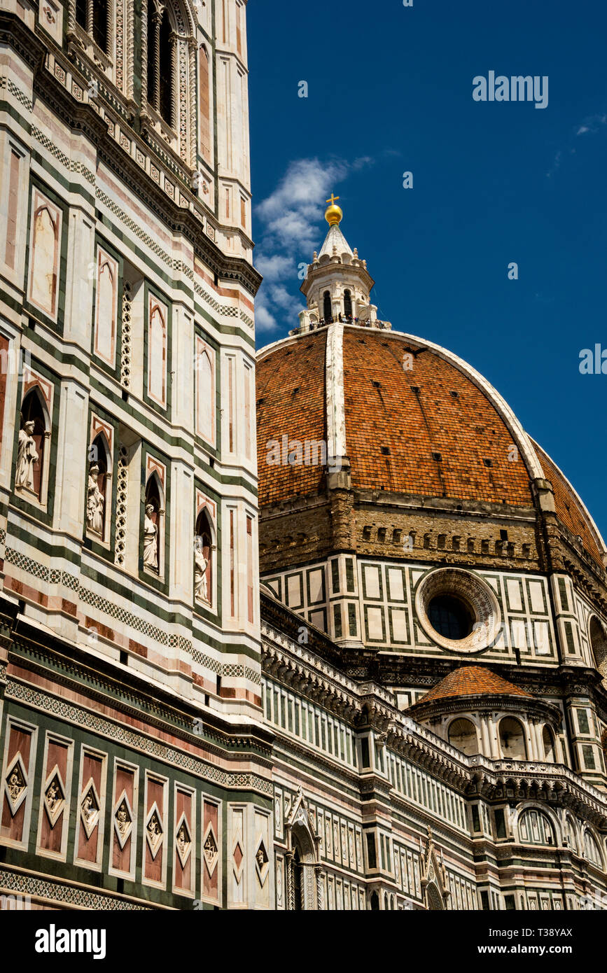 La cupola di Filippo Brunelleschi e il Campanile di Giotto del Duomo di Firenze in Italia Foto